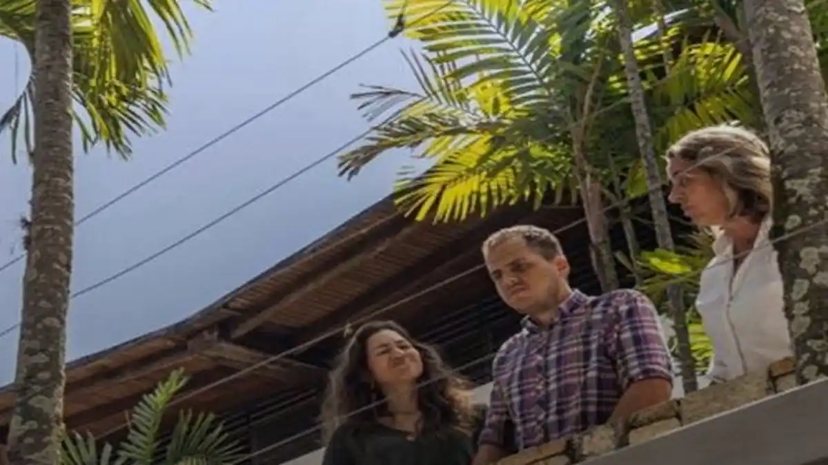 EMBAJADA de ARGENTINA ASEDIADA: asilados denuncian que siguen bajo vigilancia