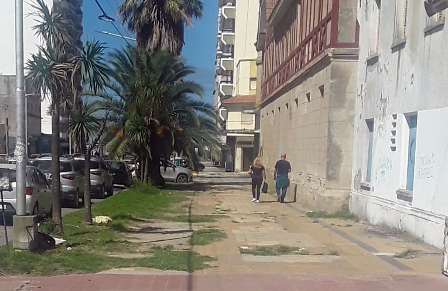La vereda del ex hotel Marino