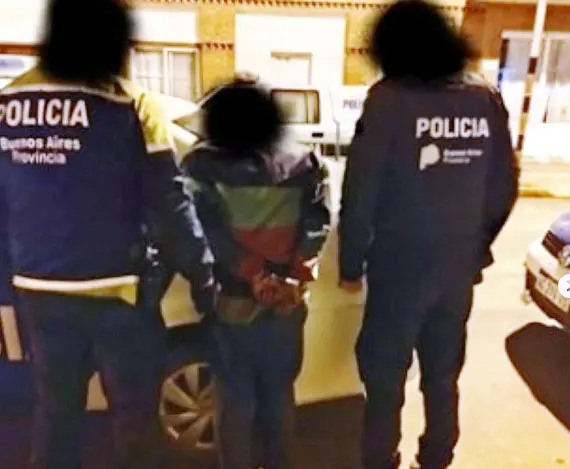 Aprehendieron a dos sospechosos por el robo y daño en un comercio