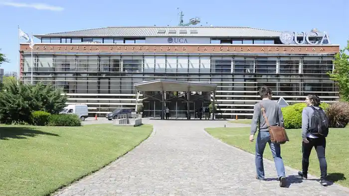 Fue a votar, quedó flechada en su mesa y ahora lo busca a través de las redes