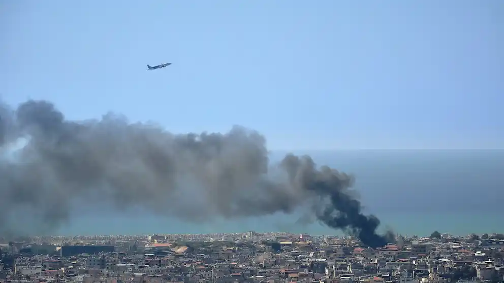 Israel bombardeó objetivos de Hezbollah en Beirut por primera vez en tres semanas. Foto: EFE / Edgar Gutiérrez