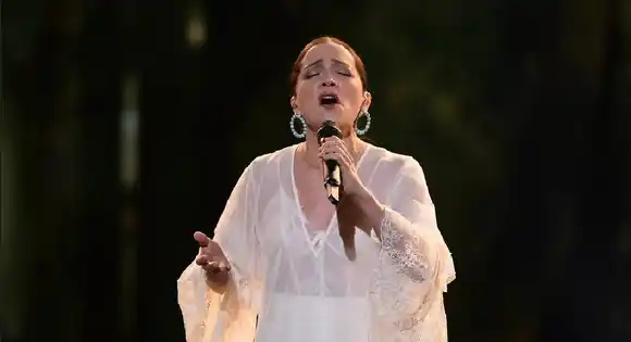 Natalia Lafourcade cantó a dúo con Soledad Bravo (Video)