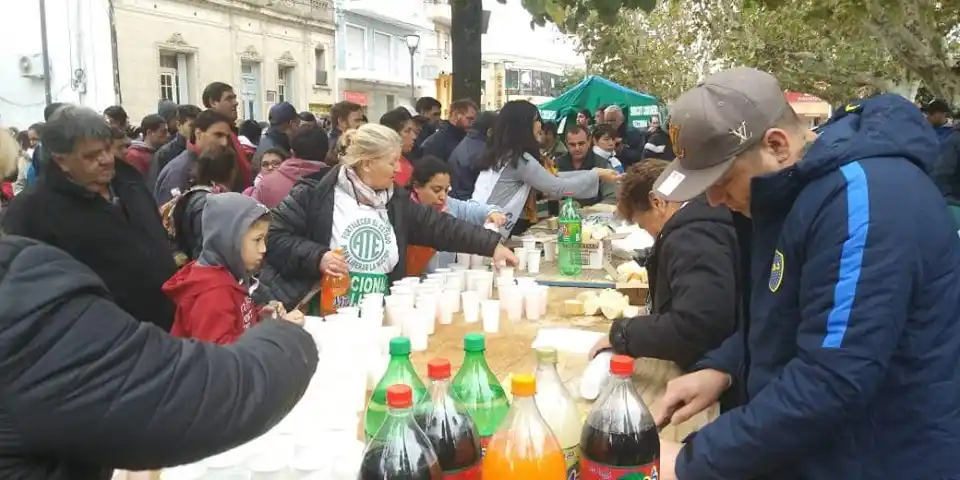 #ParoNacional: En Luján hubo olla popular frente a la municipalidad
