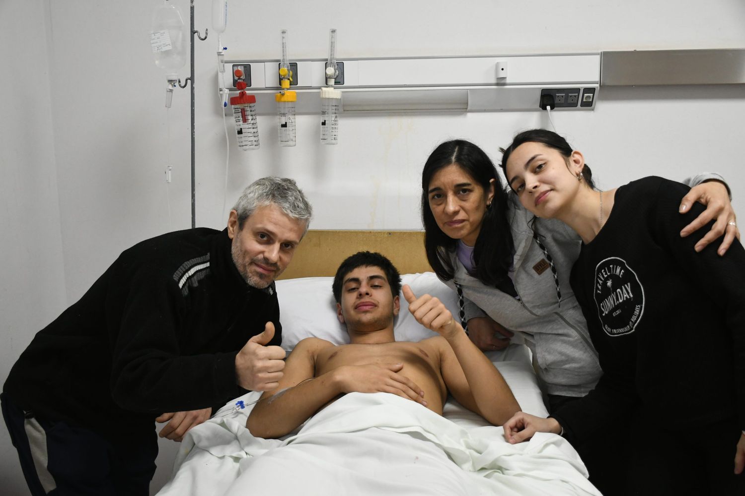 Tiago ya se recupera de una exitosa operación de columna