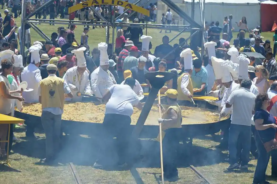 Pigüé disfrutó de su "Fiesta del Omelette gigante" y planean hacerlo más grande el próximo año