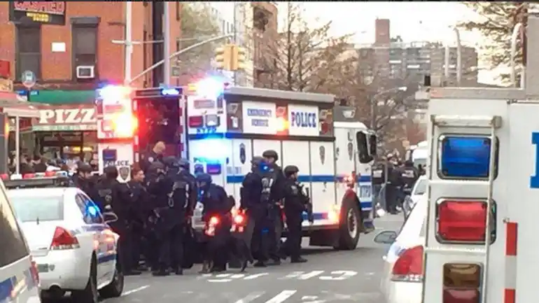 Conmoción en Nueva York: dos policías fueron asesinados dentro del auto patrullero