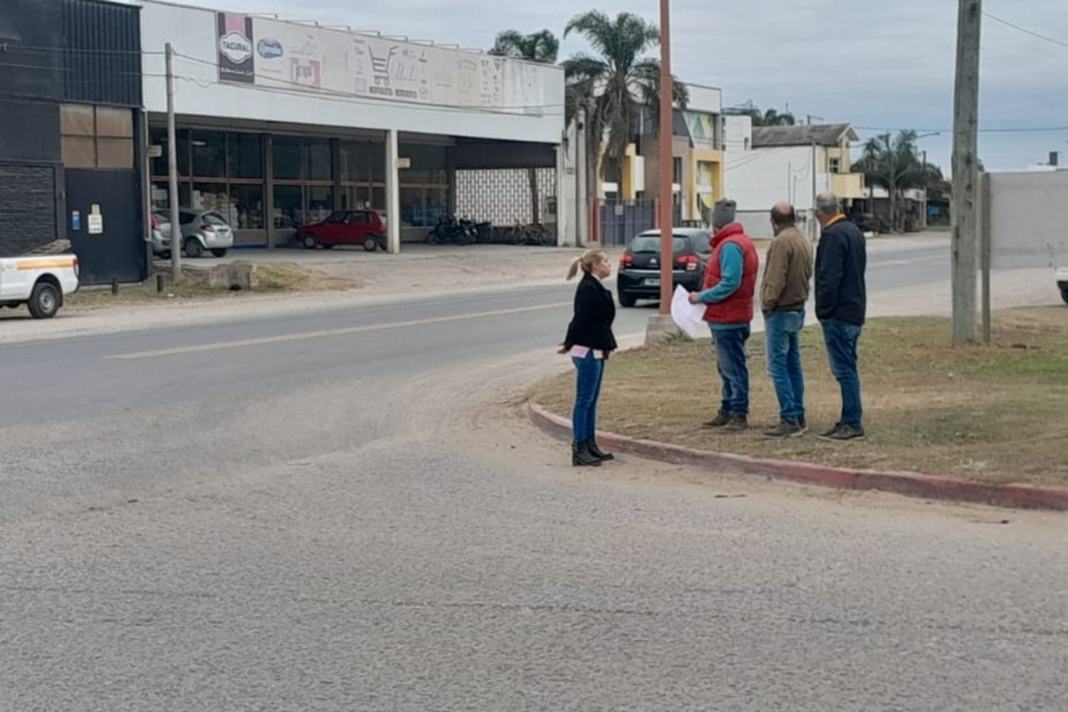 Técnicos de Vialidad inspeccionaron el sector donde se pretende instalar los semáforos.