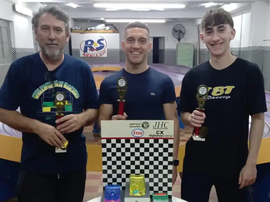 Podio Sport Blindado: José Foti (2º), Cristian Vaira (1º) y Luciano Foti (3º).Foto:Prensa Automodelismo