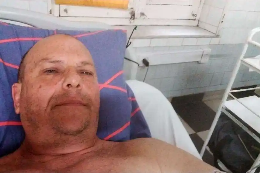 Luis Couralt, el dueño del drugstore asaltado la mañana del miércoles, desde el hospital Cullen donde aun permanece internado.