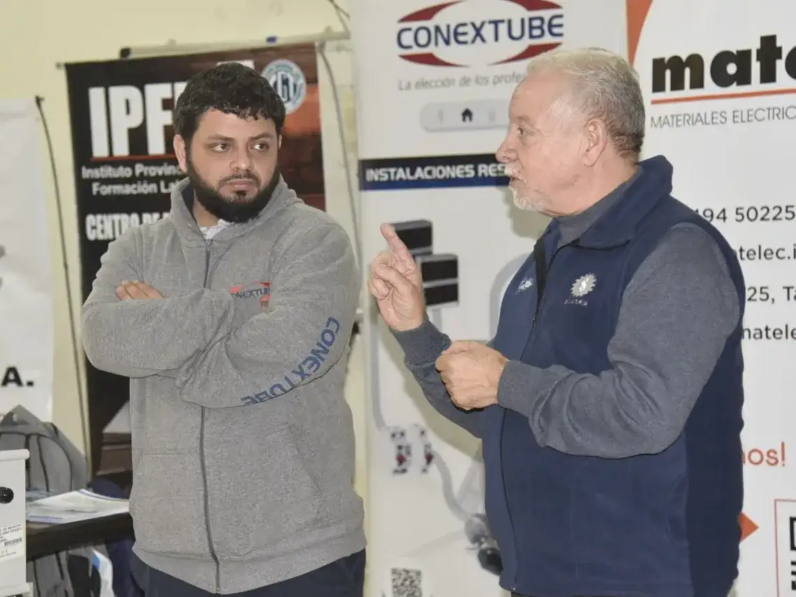 En el Zoom del CIE Tandil se llevó adelante una jornada organizada conjuntamente por Conextube, SUETRA y el Centro de Formación Laboral 403. El encuentro permitió compartir experiencias, conocimientos y herramientas vinculadas a la comunicación y la formación profesional, fortaleciendo el trabajo colaborativo entre instituciones de nuestra ciudad.