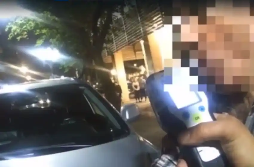 Intentó huir con su auto por la peatonal, pero fue detenido y testeado: tenía 1,80 de alcohol en sangre