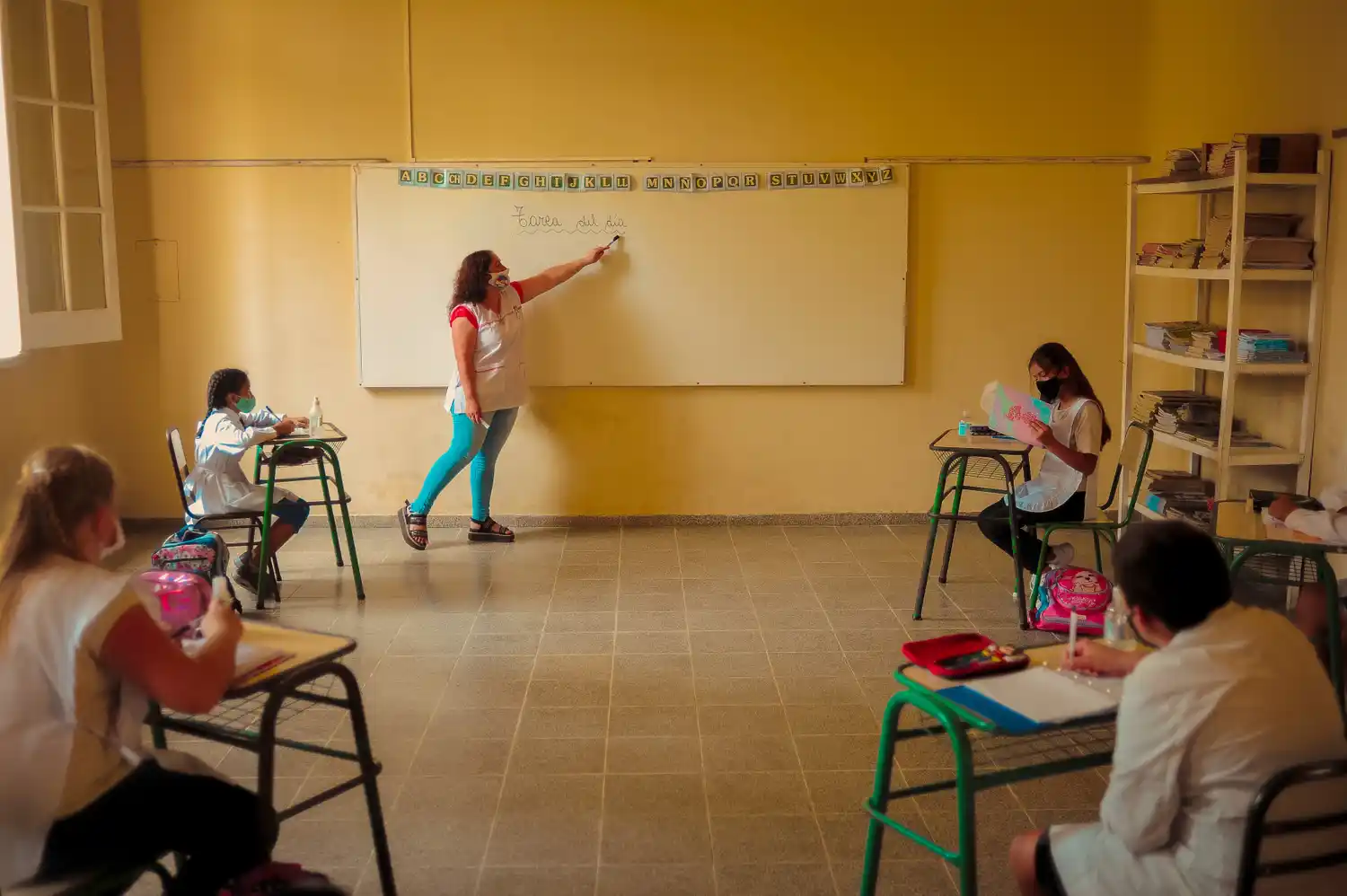 Aplicarán "inasistencia injustificada" a docentes que dicten clases sólo en forma virtual