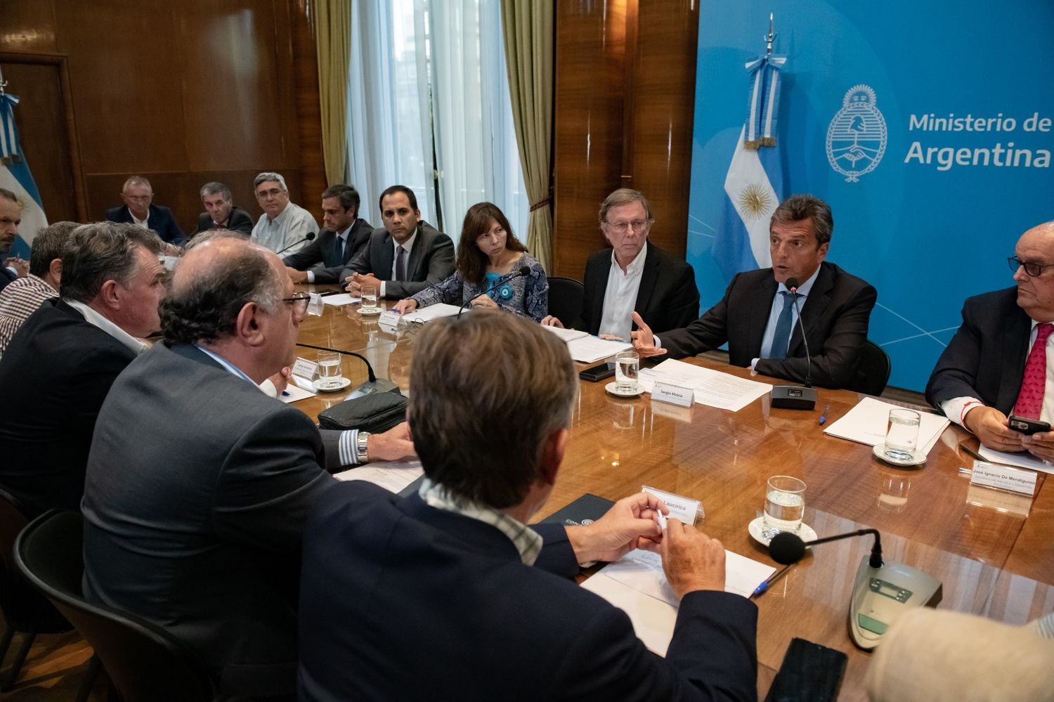 Sergio Massa durante la reunión con entidades del campo.