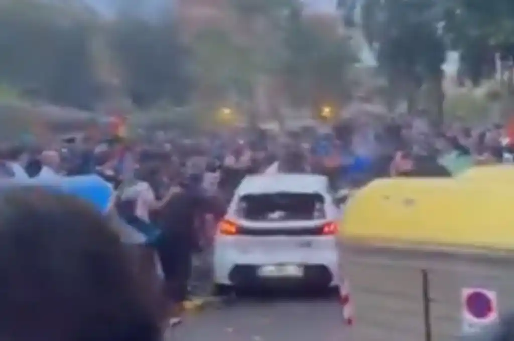 Conductora embistió a una multitud