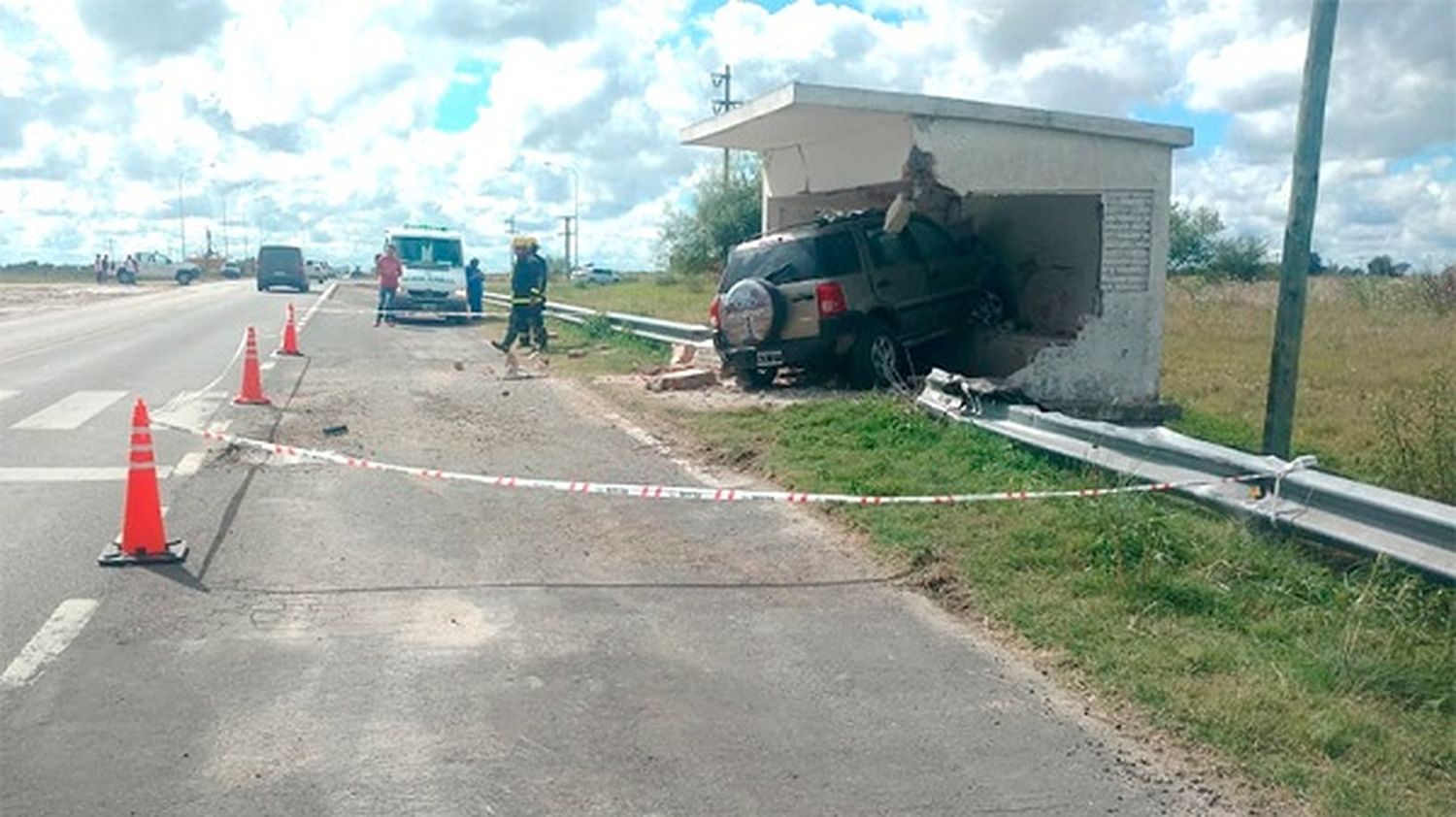 Una camioneta se incrustó en una garita y murió su conductor