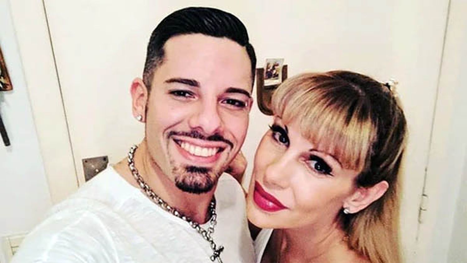 Mónica Farro publicó una foto hot con su pareja pero luego la borró
