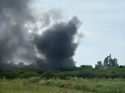 Los Bomberos Voluntarios debieron intervenir por una quema de cubiertas sobre Avenida Alsina al norte