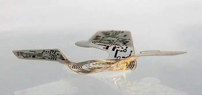 Este microchip con alas es la estructura  voladora más pequeña creada por el ser humano