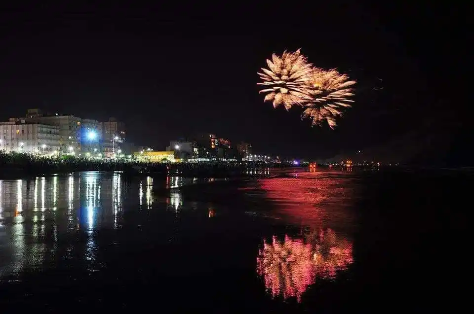 Tandil y Monte Hermoso reciben al 2020 con show de luces y fuegos artificiales