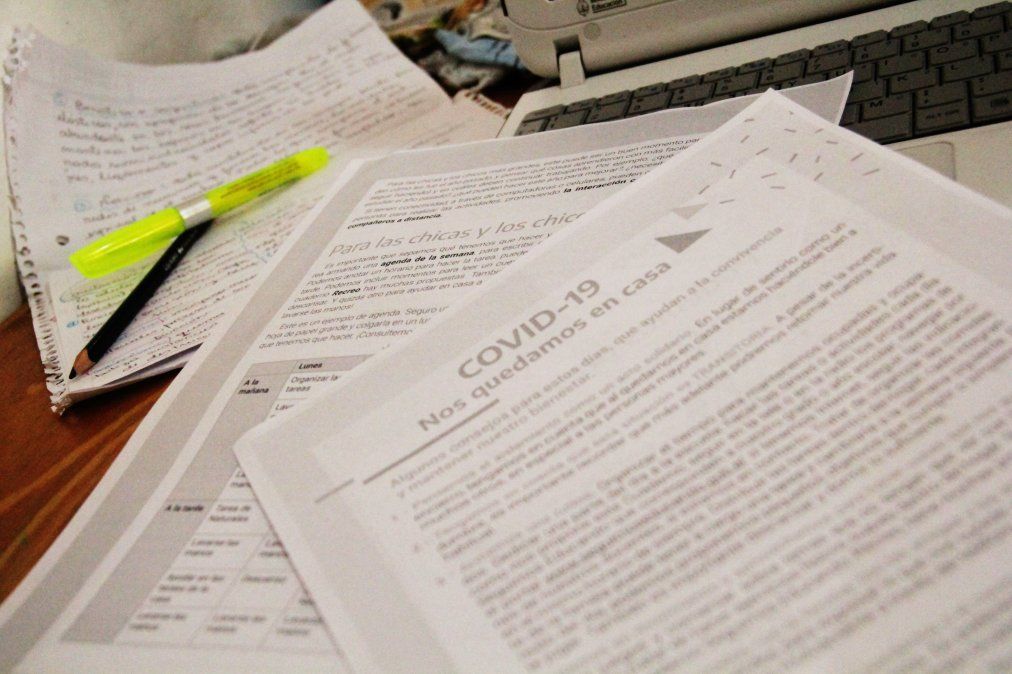 Nueva modalidad. Muchas escuelas hicieron llegar los materiales del gobierno nacional para realizar la tarea en el hogar