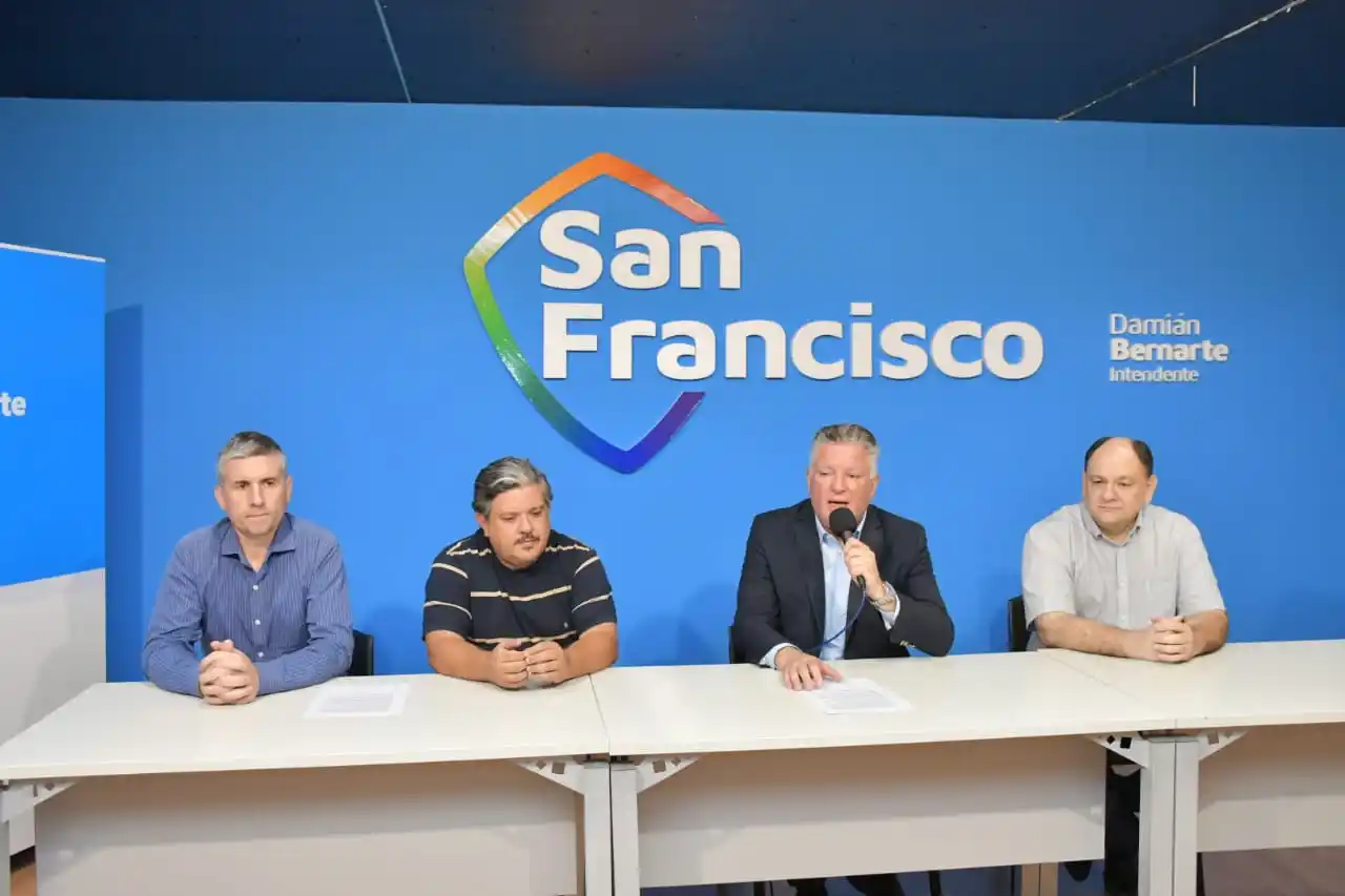 En conferencia de prensa, el secretario de Gobierno Raúl Angonoa, acompañado por el director general de Gobierno Rodrigo Franceschi, el director de Cultura Gabriel Quaranta y el director del Coro Polifónico Municipal Juan Pablo Caminos, brindaron detalles de lo que será el próximo evento sanfrancisqueño.