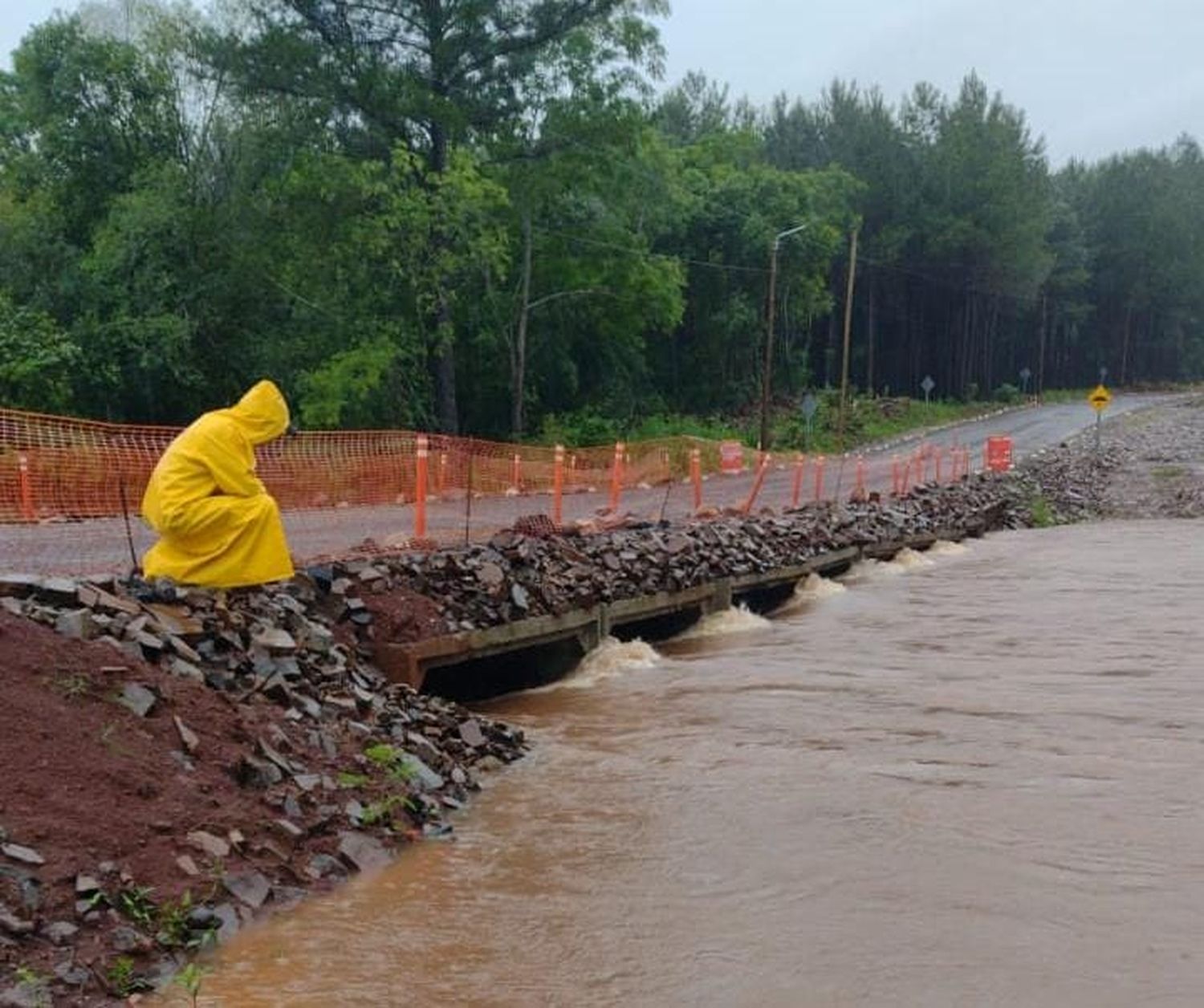 Suspenden paso sobre la Ruta 7 por creciente del A° Tabay