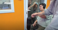 Manu y Martín quedaron encerrados en Cultura ZIP tras una broma fallida a Nico