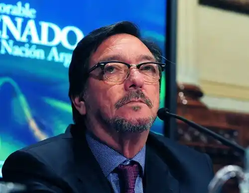 Guastavino se diferenció de los diputados e ironizó sobre Kicillof         