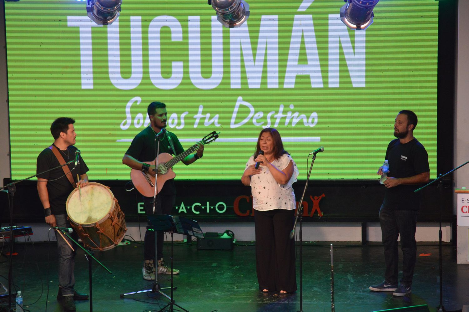 Tucumán trajo su mejor gastronomía, música y humor a Espacio Clarín