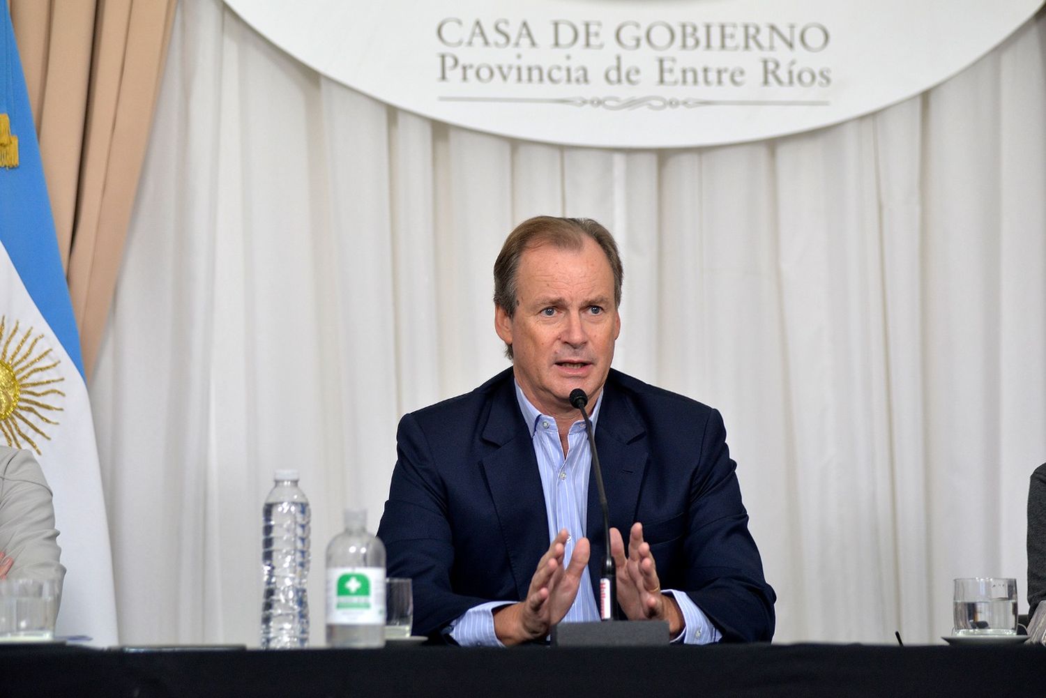 Aglomeraciones: Bordet pidió a los más jóvenes que "cuiden a los mayores"