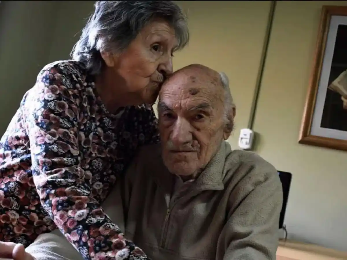 Murió el anciano que fue abandonado por su hijo en un bar de Rosario