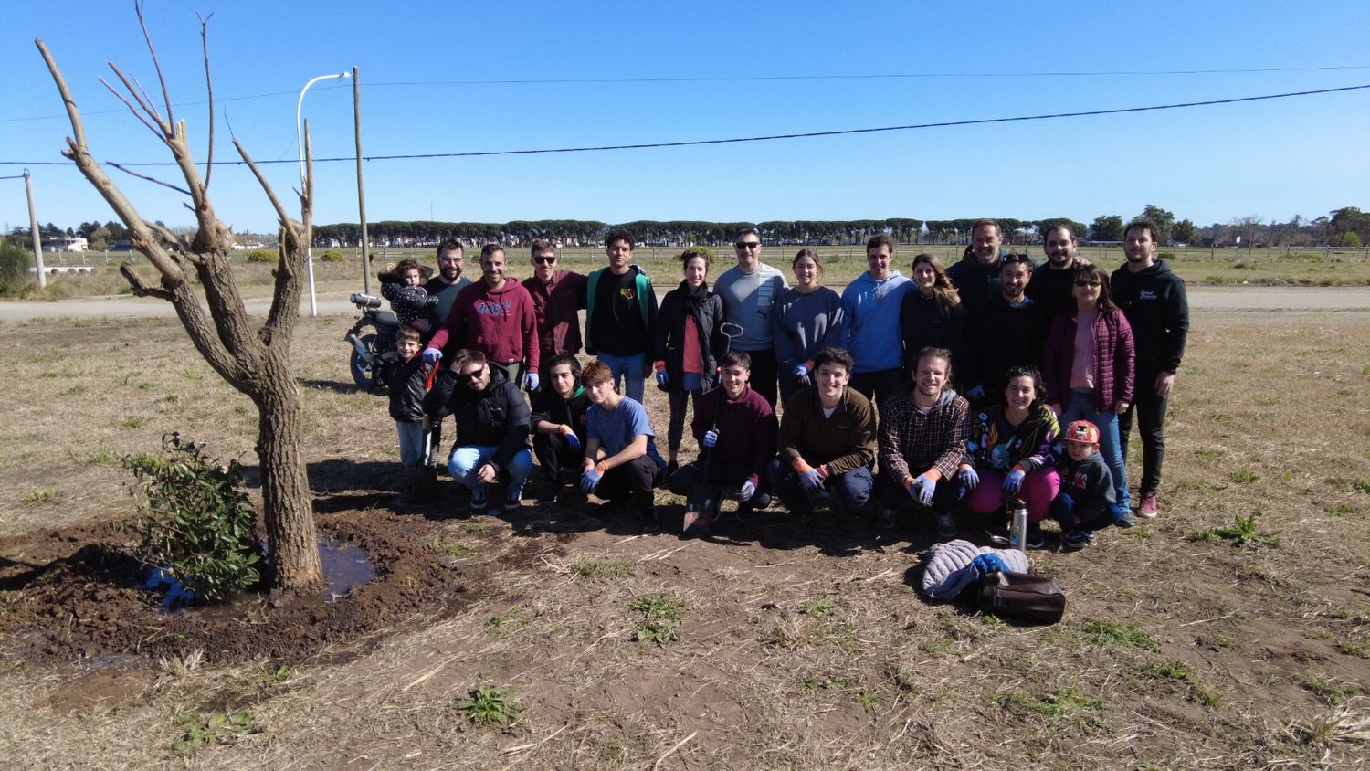 La Fundación Fe Natural trabaja en la promoción de la conciencia ambiental mediante la plantación de árboles.