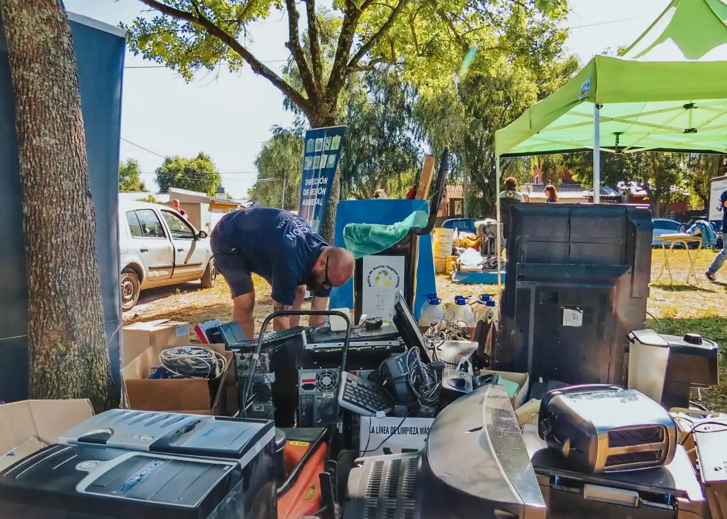 La propuesta busca promover el reciclado y la correcta disposición de residuos que no deben descartarse en la bolsa verde.