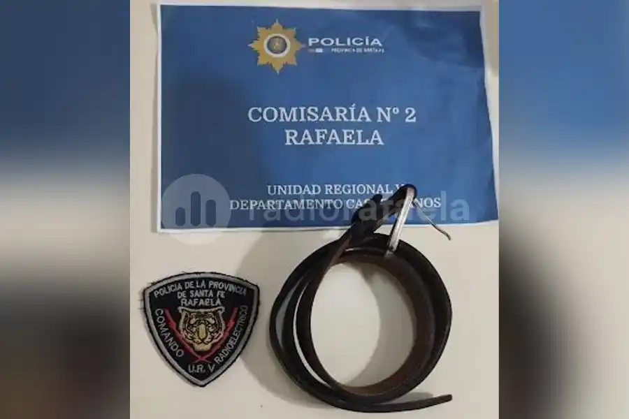 Agarró a la policía a “cintazos” para intentar evitar su detención