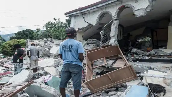 REZAR Y ESPERAR: la naturaleza se ensaña con Haití con la llegada de Grace y el incremento a 1.419 muertos por el sismo