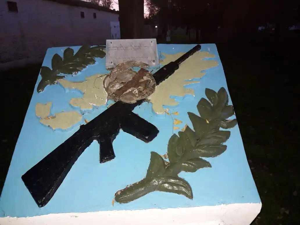 Violentaron el monumento de los Veteranos de Guerra en calle Quintana 