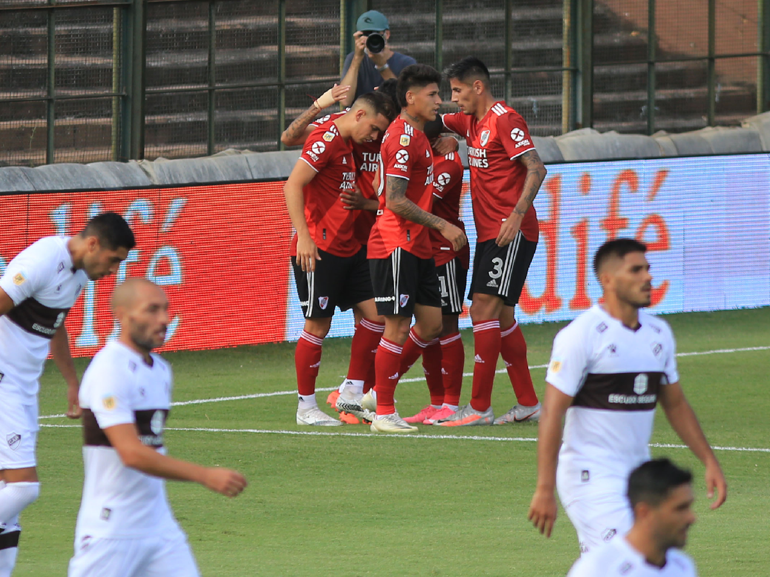 Con gol de Suárez, River le ganó a Platense