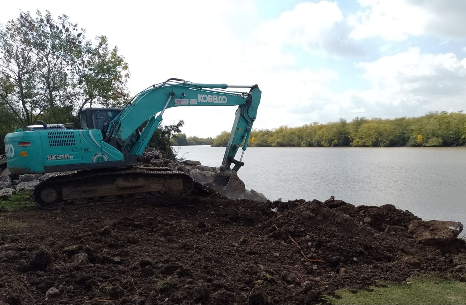 Avanza la obra de la nueva toma de agua cruda sobre el Río Gualeguaychú