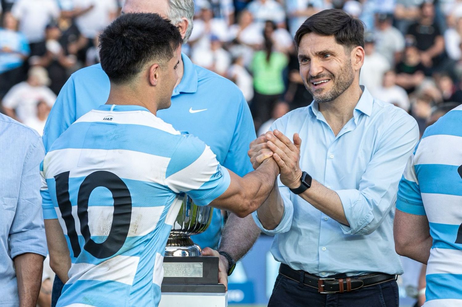 El Gobernador Maximiliano Pullaro en la entrega de premios.