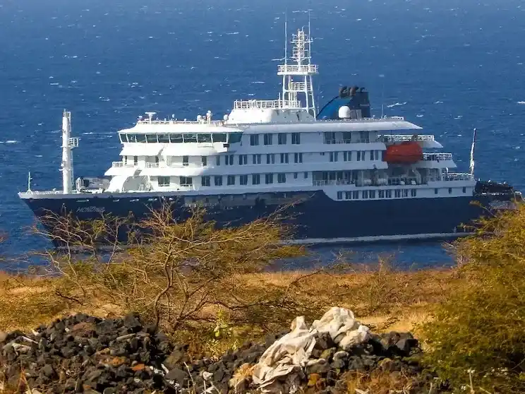 La decisión se enmarca en la investigación de un brote detectado en el buque MV Hondius, donde se confirmaron al menos ocho casos de la enfermedad, con tres fallecidos.