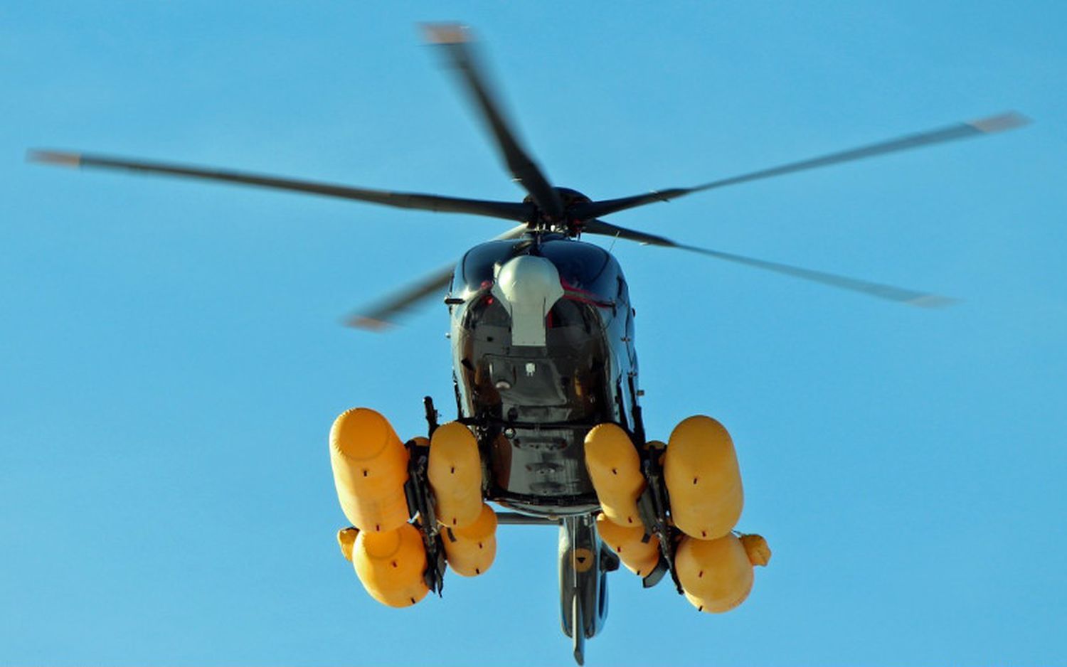 El Airbus H145 de cinco palas recibió su STC para usar flotadores de emergencia