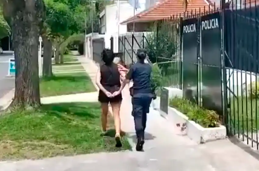 Robó tres celulares en un boliche y la atrapan cuando estaba en la Ferroautomotora para irse