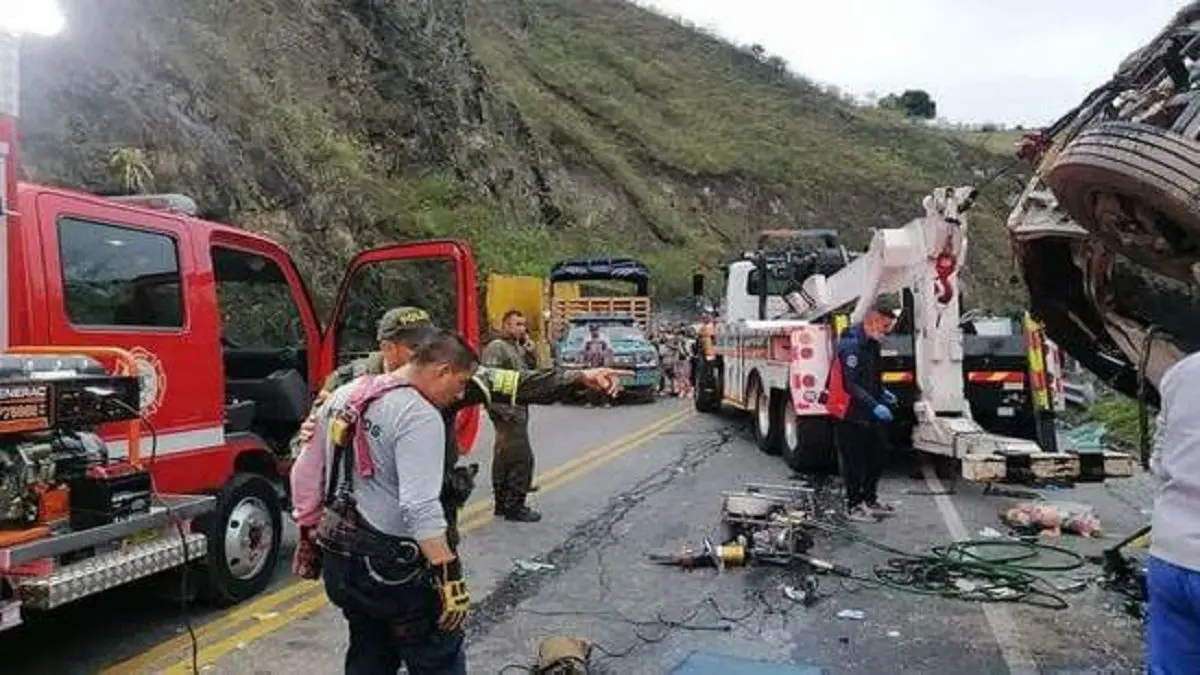 CHOQUE MÚLTIPLE en Brasil deja 6 muertos: casi todos eran vehículos de carga