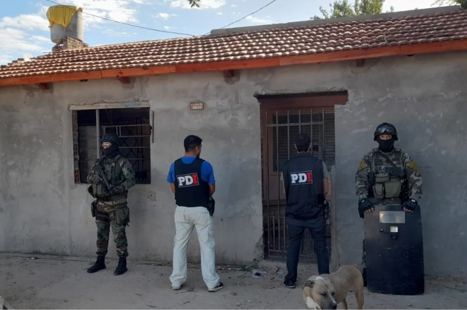 En los domicilios de calle Crespo 6800 y en Bernardo de Irigoyen al 6900.