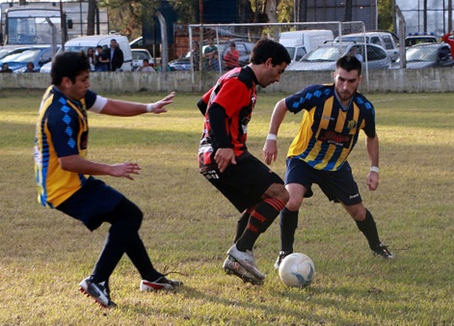 Se disputa una nueva fecha del Torneo Local: todos los partidos y canchas