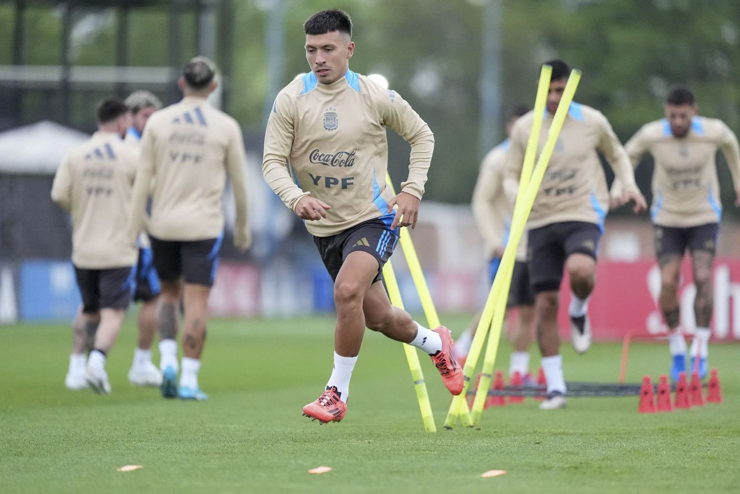 Lisandro Martínez, listo para volver en la selección argentina.