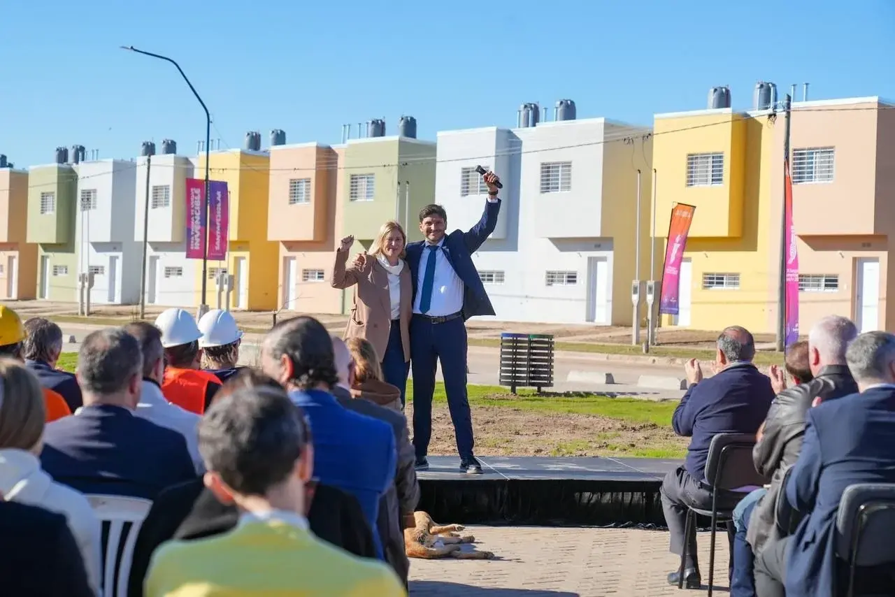 Pullaro inauguró la Villa Suramericana de Santa Fe: 346 viviendas que luego serán sorteadas entre familias