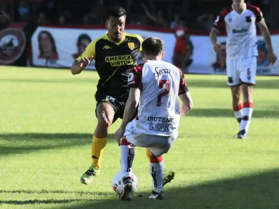 Pelota dividida entre Vila e Ilarregui.