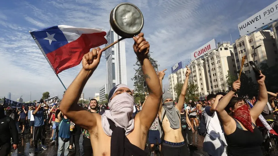 Estallido social durante un año en Chile deja cifras alarmantes