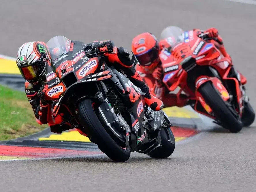 Marco Bezzecchi, Aprilia Racing Foto de: Gold and Goose / Motorsport Images